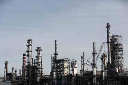Oil Prices Fall In Global Markets