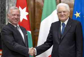 King, President Tebboune Hold Talks In Algeria...
