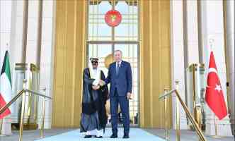 Foreign Minister Meets Kuwaiti-British Friendship Society...