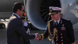 US Defence Chief Welcomes S.Korea-Japan Agreement In Singapore...